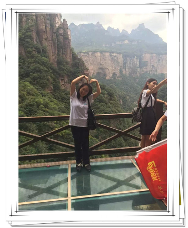 易視界精英玻璃觀(guān)景臺合影