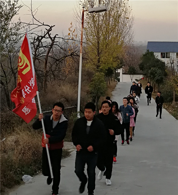 迎著(zhù)太陽(yáng)奔跑