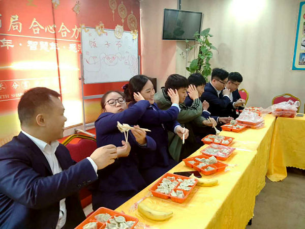 冬至游戲進(jìn)行中，小伙伴們都玩得十分開(kāi)心