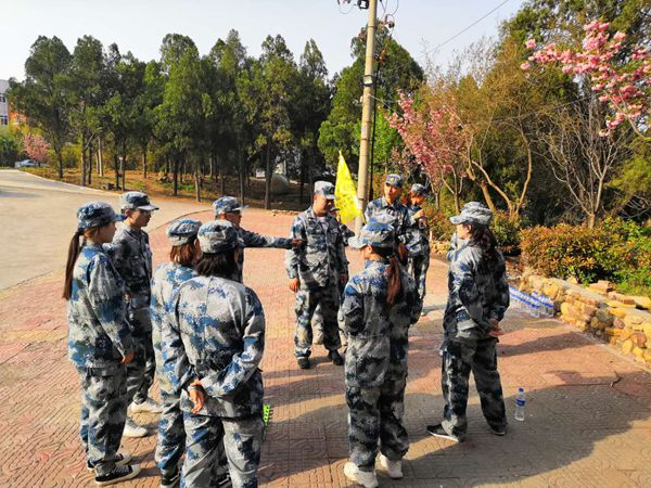 游戲環(huán)節中，大家齊心協(xié)作，群策群力