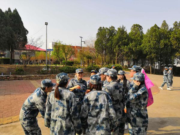 游戲環(huán)節中，大家齊心協(xié)作，群策群力