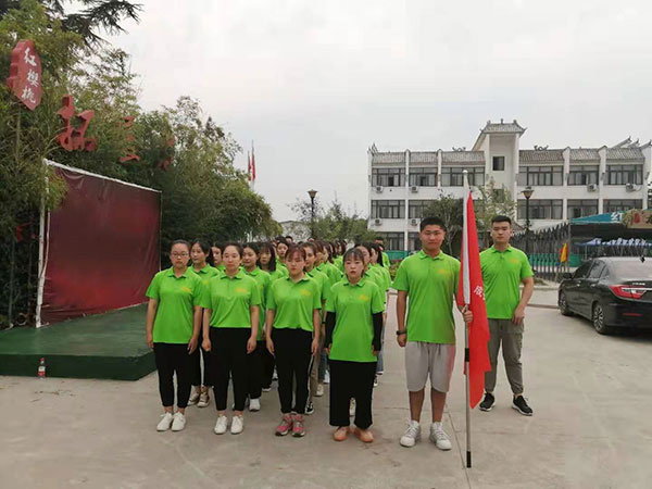 訓練營(yíng)學(xué)員集合早操