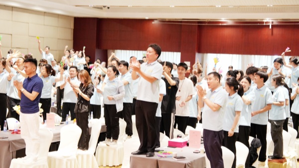 易視界2025年6月嘉獎會(huì )暨7月啟動(dòng)大會(huì )精彩瞬間