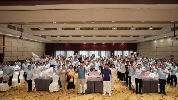 易視界2025年6月嘉獎會(huì )暨7月啟動(dòng)大會(huì )精彩瞬間